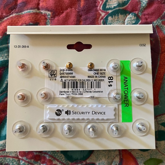 Brand new beautiful stud earrings - Picture 2 of 2